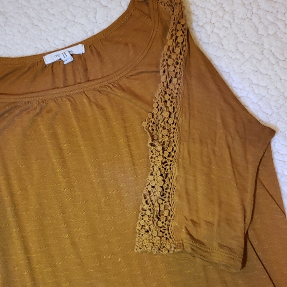 Top - Picture 2 of 2